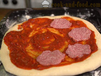 Pizza s dimljenim kobasicama - najlakši recept