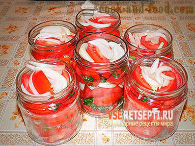 Slatka salata od crvene rajčice u zimi