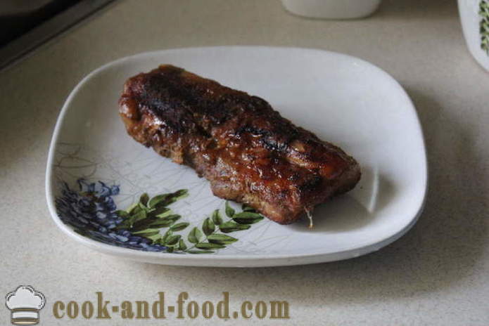 Pečena svinjetina u foliju - kao ukusna kuhati svinjetina u soja umak, korak po korak recept fotografijama