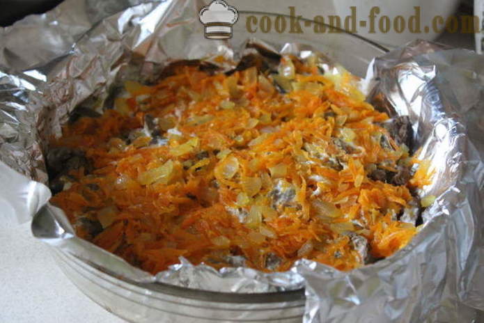 Pečena pileća jetra na kiselo vrhnje, mrkvu i luk - kako kuhati ukusna pileća jetra u pećnici, s korak po korak recept fotografijama