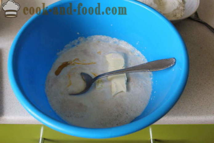 Kvasac kolač s višnje-puž - kako napraviti pitu od trešanja kao puž od dizanog tijesta, korak po korak recept fotografijama