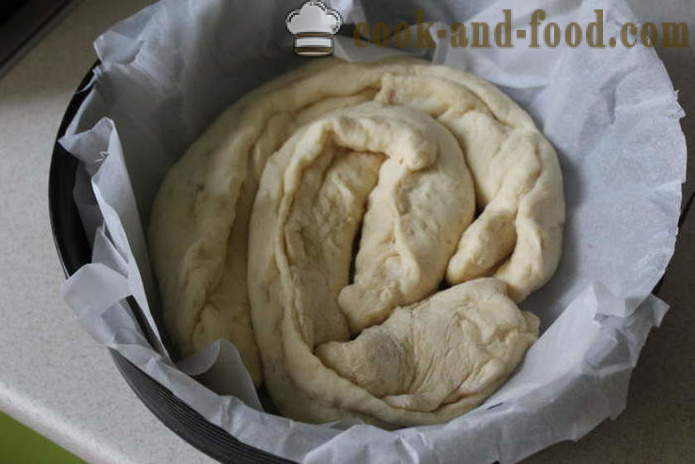 Kvasac kolač s višnje-puž - kako napraviti pitu od trešanja kao puž od dizanog tijesta, korak po korak recept fotografijama