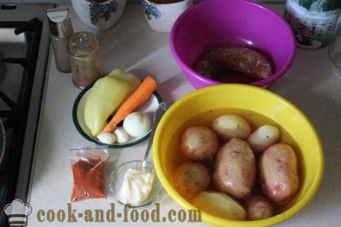 Mladi krumpir u lonac s kobasicama i povrćem - kako kuhati pečenje u pećnici mladih krumpira, korak po korak recept fotografijama