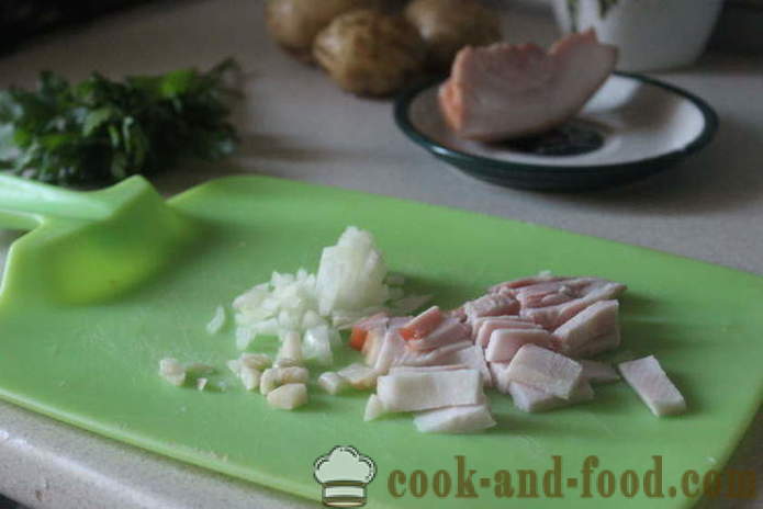 Ukusna krumpir s češnjakom i slaninom - kako kuhati ukusna mladi krumpir, korak po korak recept fotografijama