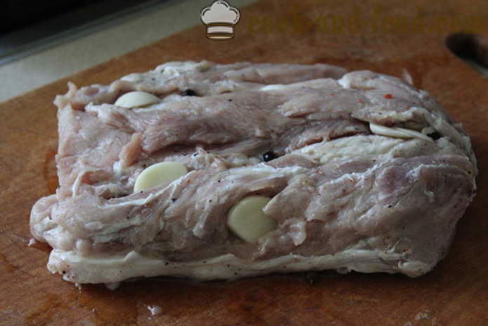 Početna pečena u peći - kao kuhana svinjetina pečena svinjetina u foliji, sa korak po korak recept fotografijama