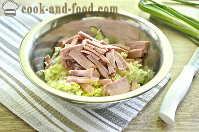 Majoneza salata s kineskim kupusom i kobasicom - Kako pripremiti salatu s kineskim kupusom s jajima, korak po korak recept fotografijama