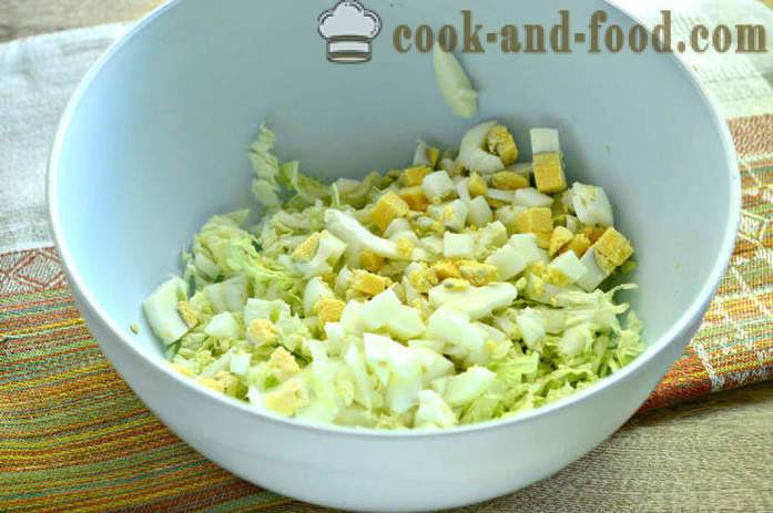 Salata s kineskim kupusom, croutons i piletine - kako napraviti salatu od kineski kupus je ukusna, sa korak po korak recept fotografijama