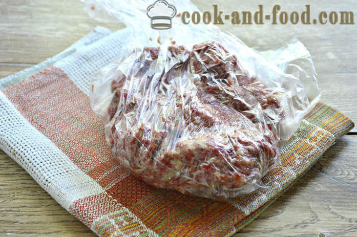 Juicy meso pljeskavice s naribanim sirovim krumpirom - Kako napraviti hamburgere iz mljevenog mesa s krumpirom, korak po korak recept fotografijama