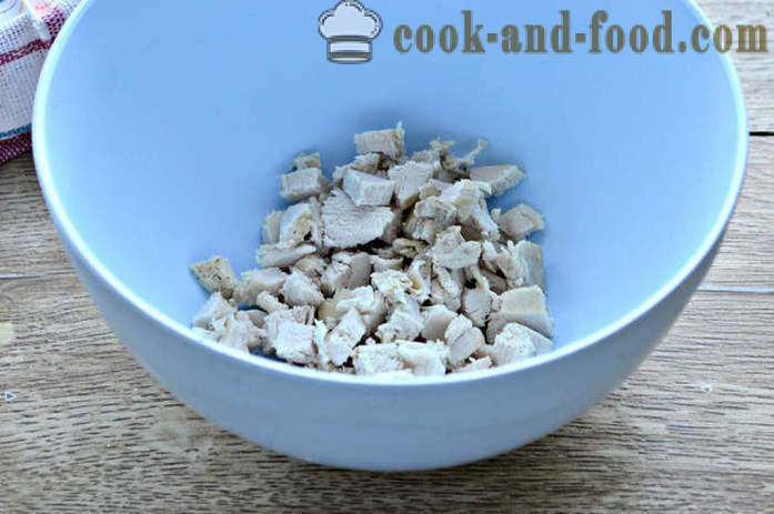 Salata od jaja palačinke, piletinu i kukuruz - Kako pripremiti salatu s jajima palačinke i kukuruza, s korak po korak recept fotografijama