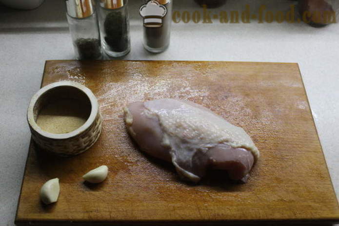 Pečena pileća prsa sa medom, češnjakom i začinima - kako kuhati pileća prsa u pećnici, s korak po korak recept fotografijama