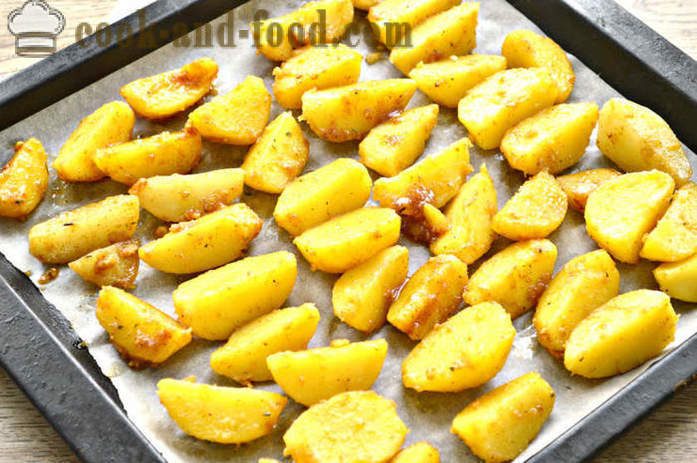 Pečene kriške krumpira u pećnici s češnjakom i sojin umak - i ukusni pečeni krumpir u pećnici, s korak po korak recept fotografijama