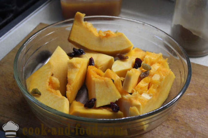 Pečena bundeva s medom, sušeno voće i začina - kako ispeći kriške bundeve u pećnici, s korak po korak recept fotografijama