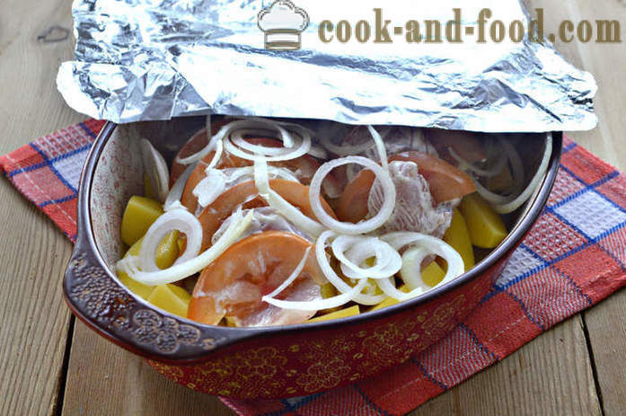 Pečeni krumpir s piletinom i paradajz - kako ispeći pile u pećnici s krumpirom, korak po korak recept fotografijama