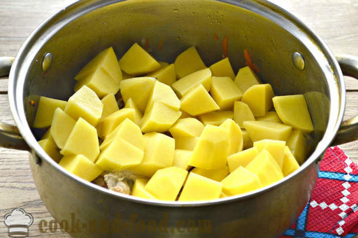 Pečeni krumpir s piletinom - kako kuhati ukusna gulaš od krumpira s piletinom, korak po korak recept fotografijama