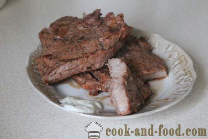 Biftek u tavi - kako pečena govedina odrezak, korak po korak recept fotografijama