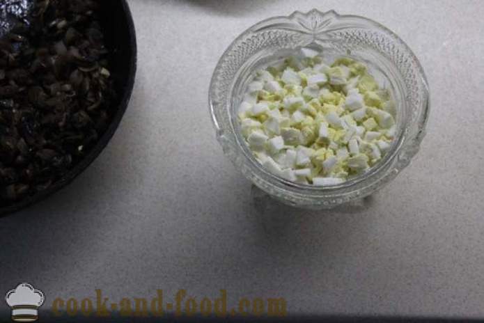 Slojeviti rakovica salata s rižom i gljivama - Kako kuhati rakovica salata s rižom i gljivama, korak po korak recept fotografijama