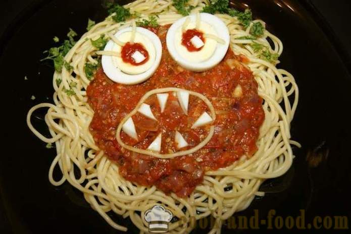 Špageti čudovište - lagana i ukusna topla jela za Halloween s rukama, korak po korak recept fotografijama