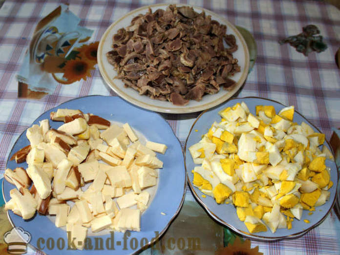 Salata od kobasica sira i piletine navels - kako napraviti salatu od gizzards i sirom, s korak po korak recept fotografijama