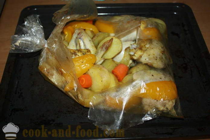 Pečeni krumpir s piletinom u rukavu - Kako kuhati krumpir u pećnici s piletinom, korak po korak recept fotografijama