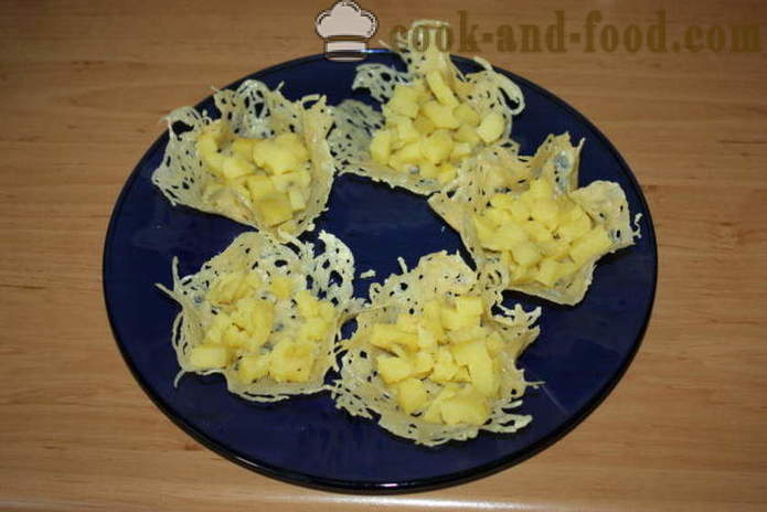 Ukusna salata od gljiva u košari od sira - kako napraviti sir košara salate, korak po korak recept fotografijama