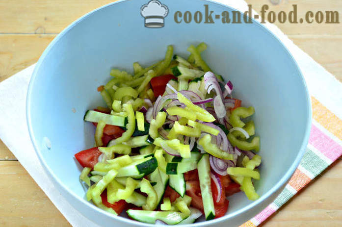 Ukusna salata s kineskim kupusom i povrća - kako napraviti salatu od kineskog kupusa, rajčice i krastavaca, s korak po korak recept fotografijama