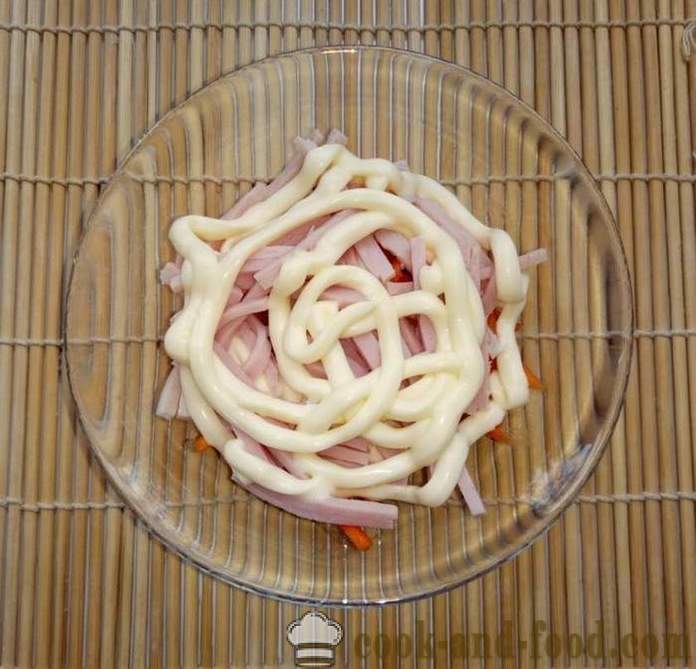 Jednostavna salata i čips - kako napraviti slojevita salata sa šunkom, gljivama i čips, korak po korak recept fotografijama