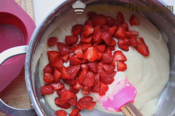 Domaći kolačići na jogurt s jagodama - Kako kuhati muffine u silikonskim kalupima, korak po korak recept fotografijama