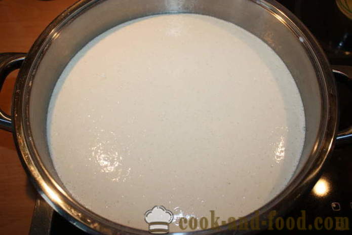 Uskrsna torta sa bademima i grožđicama, mlijeko - kako ispeći jedan kolač u pećnici, s korak po korak recept fotografijama