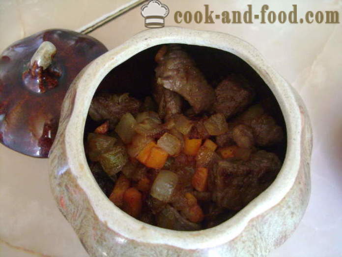 Pečenje s mesom i krumpirom u pećnici - kako kuhati krumpir u lonac s mesom, korak po korak recept fotografijama