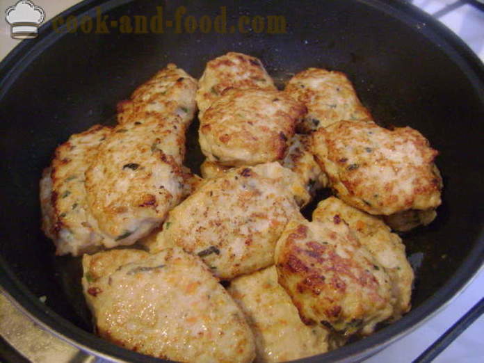 Sočna piletina odrezak s mrkvom, luk - kako bi sočno pileće krmenadle u tavi, korak po korak recept fotografijama
