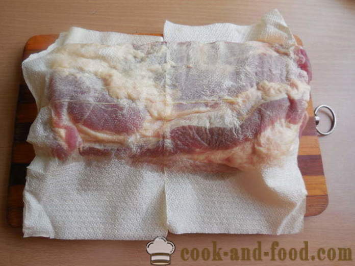 Kuhana svinjetina podcherevka uvaljati u rukavu - kako kuhati ukusna štrucu svinjskog peritoneum, korak po korak recept fotografijama