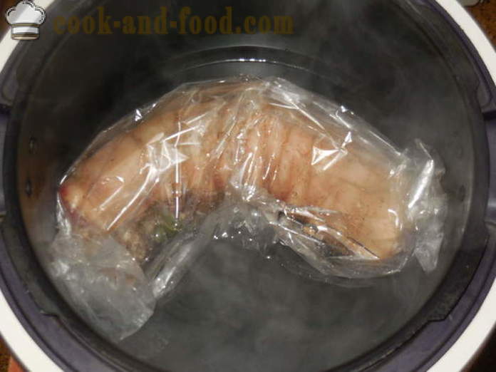Kuhana svinjetina podcherevka uvaljati u rukavu - kako kuhati ukusna štrucu svinjskog peritoneum, korak po korak recept fotografijama