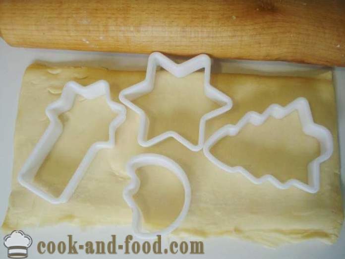 Brzi i ukusni kolačići s lisnatom beskvasnih tijesta sa šećerom i kikiriki - Kako napraviti kolačiće od lisnatog tijesta u pećnici, s korak po korak recept fotografijama
