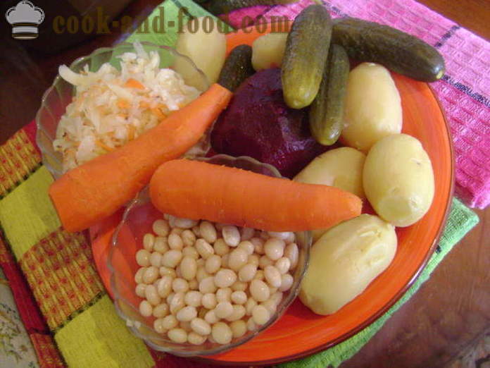 Neobična salata s haringe - kako napraviti vinaigrette s haringe, kupus i grah, s korak po korak recept fotografijama