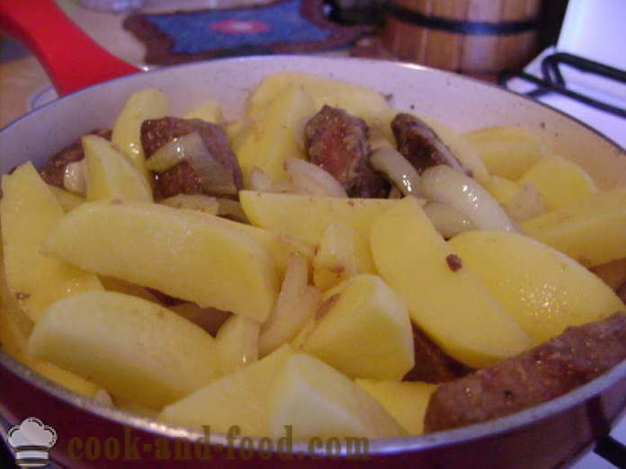 Jetra s krumpirom u tavi - Kako kuhati goveđu jetru s krumpirom, korak po korak recept fotografijama