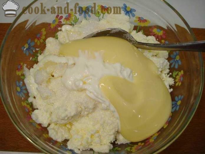 Curd desert s kondenzirano mlijeko, banana i crvenog ribizla - Kako kuhati sira desert bez želatine, korak po korak recept fotografijama