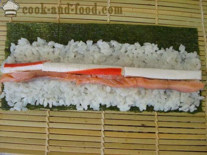 Sushi role s rakovima štapovima i crvene ribe - kuhanje sushi role kod kuće, korak po korak recept fotografijama