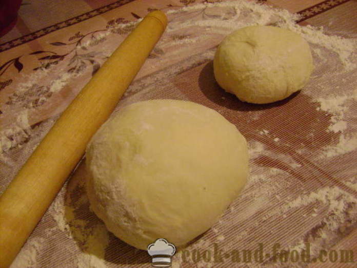 Vanjski kvasca kolač s višnjama - Kako kuhati tortu sa višnje u pećnici, s korak po korak recept fotografijama