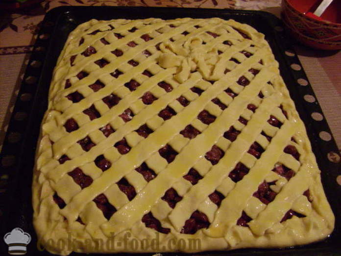 Vanjski kvasca kolač s višnjama - Kako kuhati tortu sa višnje u pećnici, s korak po korak recept fotografijama