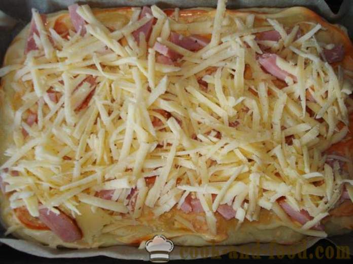 Domaće pizzu s kobasicama i sirom u pećnici - kako napraviti pizza kod kuće, korak po korak recept fotografijama
