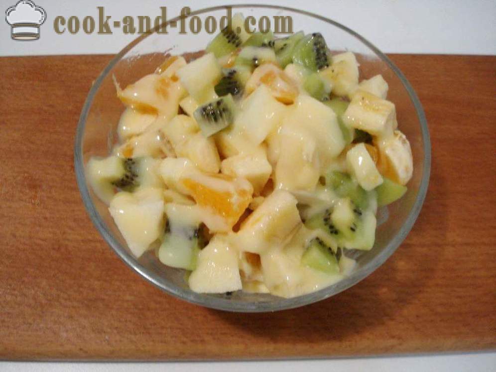Jednostavna voćna salata s kondenzirano mlijeko - kako napraviti voćnu salatu, korak po korak recept fotografijama