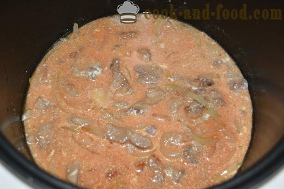 Svinjetina stroganoff s kiselim vrhnjem i rajčica - Kako kuhati govedina stroganoff sa sos u multivarka, korak po korak recept fotografijama