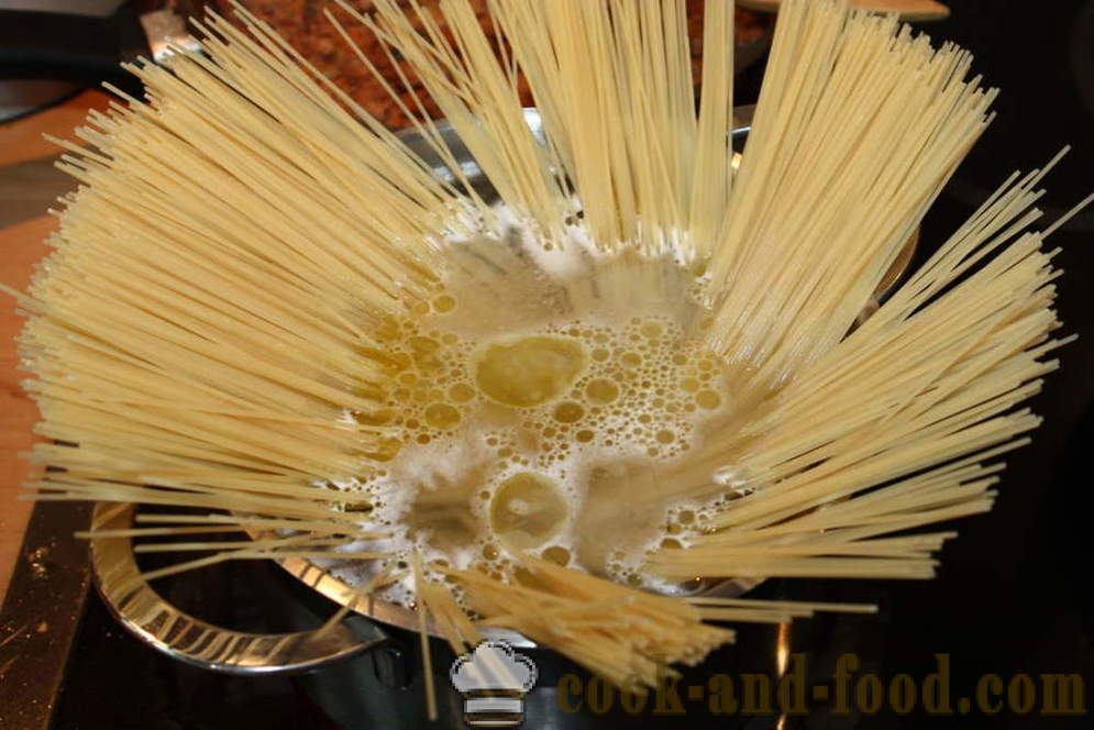 Špageti s umakom bolognese - kako kuhati špagete Bolognese, korak po korak recept fotografijama