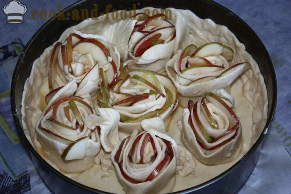 Ruže jabuke u lisnatom tijestu - ukusna jabuka kolač od lisnatog tijesta što su jabuke umotane u lisnato tijesto, kao ruža, korak po korak recept fotografijama
