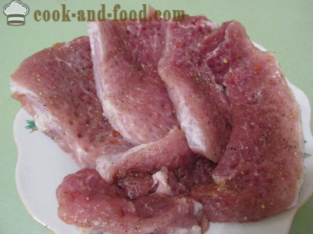 Juicy svinjski kotleti u pećnici sa sirom tijesto - Kako kuhati svinjskih kotleta u pećnici, s korak po korak recept fotografijama