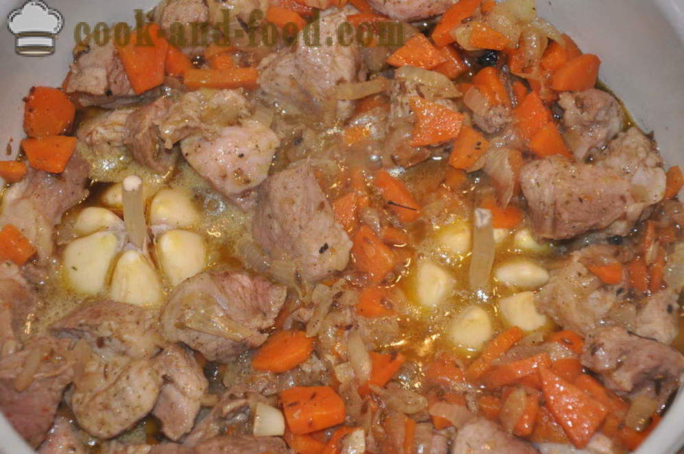 Ukusna pilav pilav sa svinjetinom u tavi - Kako kuhati pilav mrvljiv svinjsko meso na tanjuru, korak po korak recept fotografijama