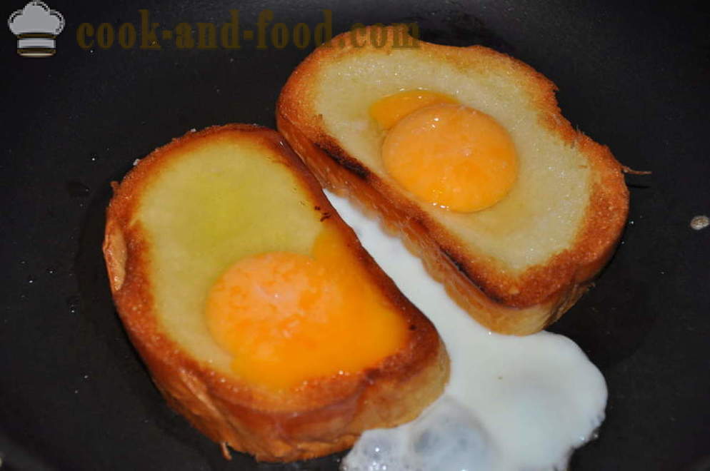 Neobične jaja u štruca u tavi - kako napraviti neobične jaja, korak po korak recept fotografijama
