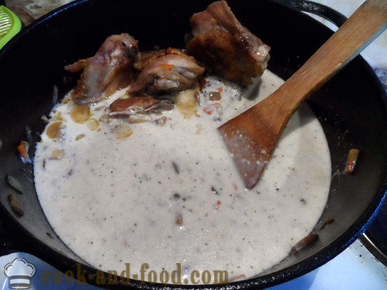 Piletina s gljivama u umaku od vrhnja - kako kuhati piletinu u umaku od gljiva, korak po korak recept fotografijama