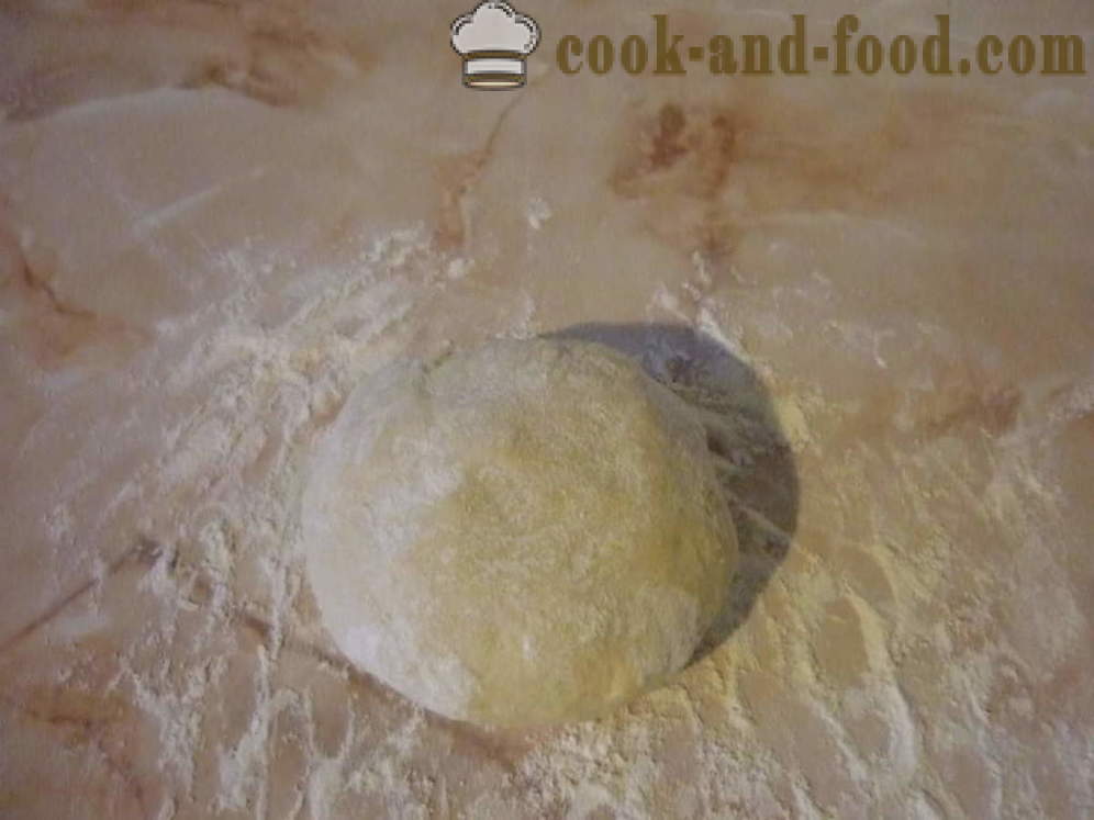 Kvasac kolača pržena u tavi - kako napraviti kolače s ispuna, korak po korak recept fotografijama