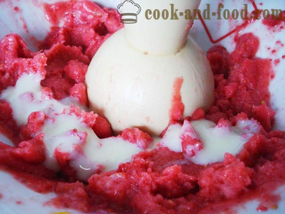 Krem od jagoda sladoled od smrznutog voća i kondenzirano mlijeko - kako bi brzo domaći sladoled s jagodama, korak po korak recept fotografijama